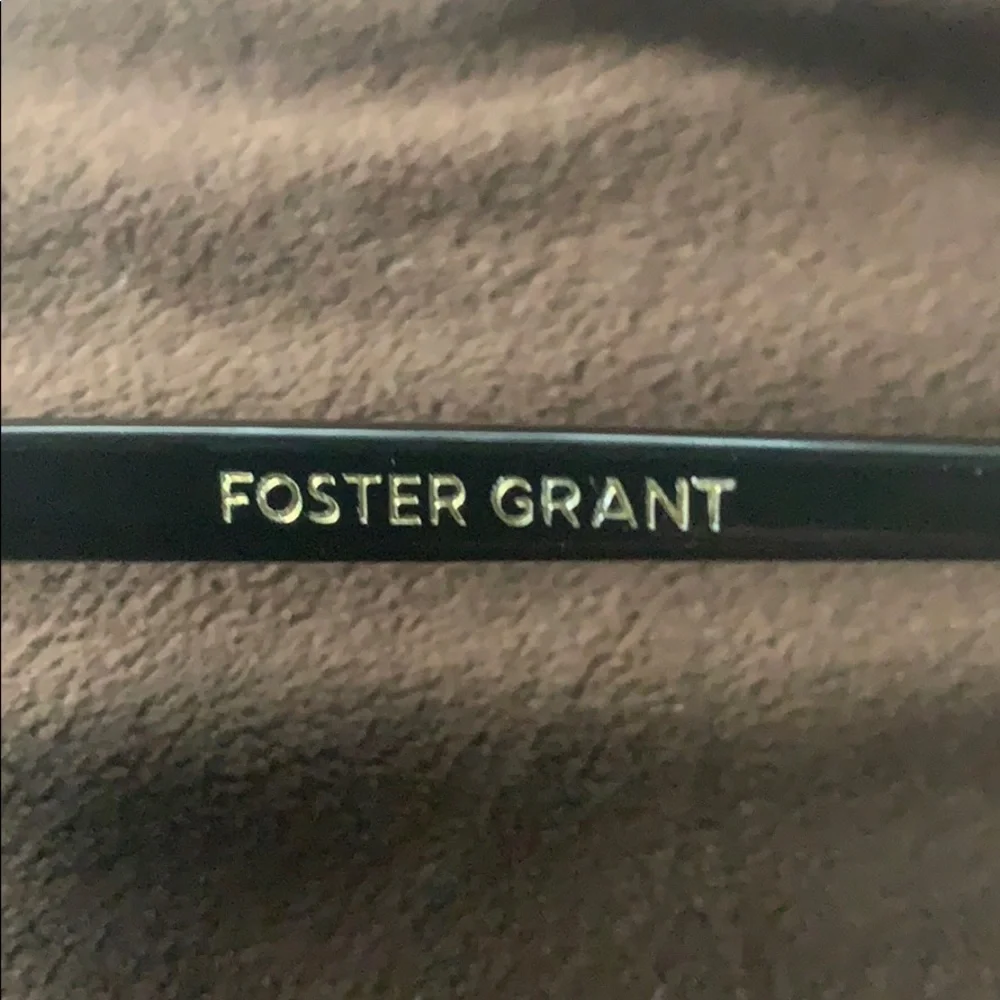 Foster Grant Sunglasses Cat Eye Frames Black Gold EUC